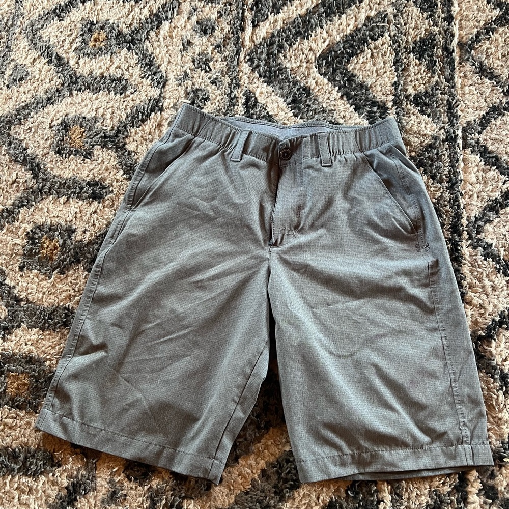 Under Armour Gray Flat Front Shorts Lightweight Performance